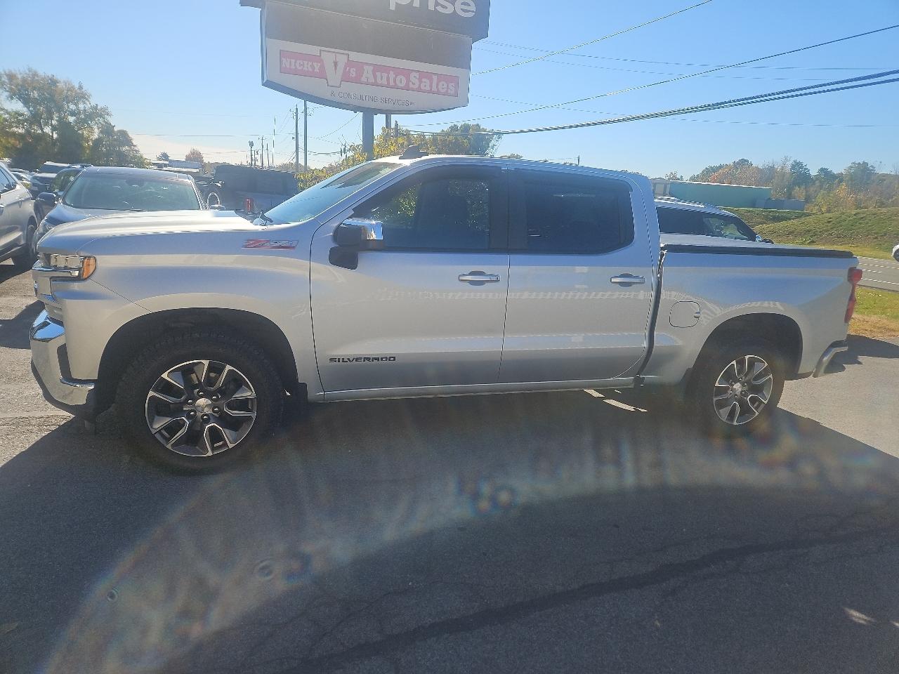 Chevrolet Silverado 1500 4WD Crew Cab 147" LT w/1LT 2021