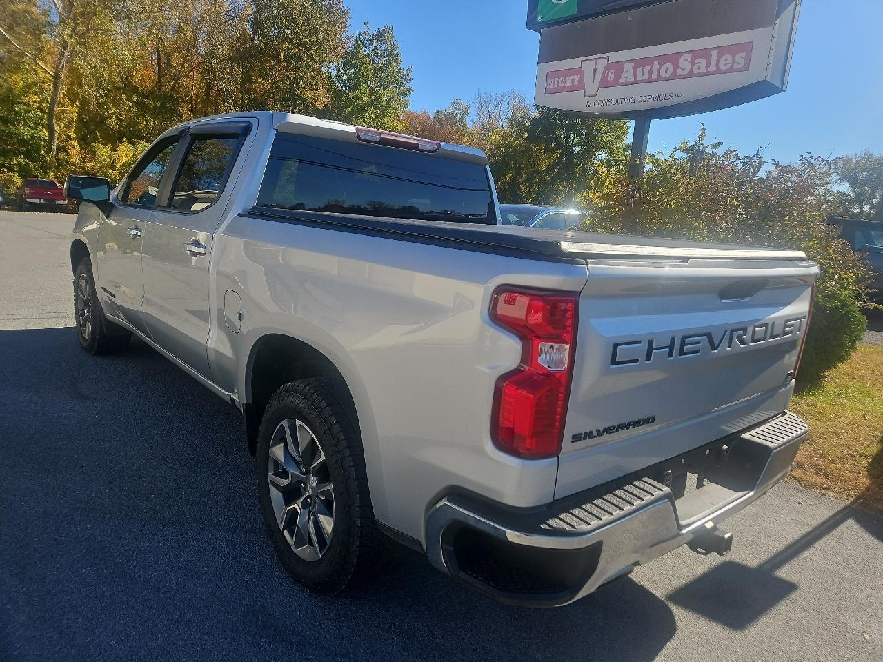 Chevrolet Silverado 1500 4WD Crew Cab 147" LT w/1LT 2021