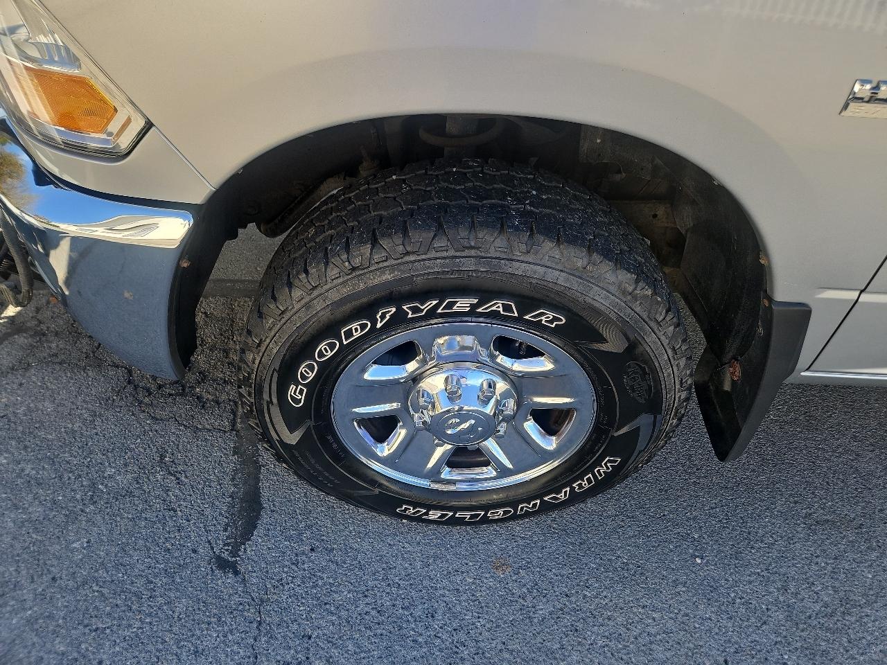 RAM 2500 4WD Reg Cab 140.5" SLT 2012