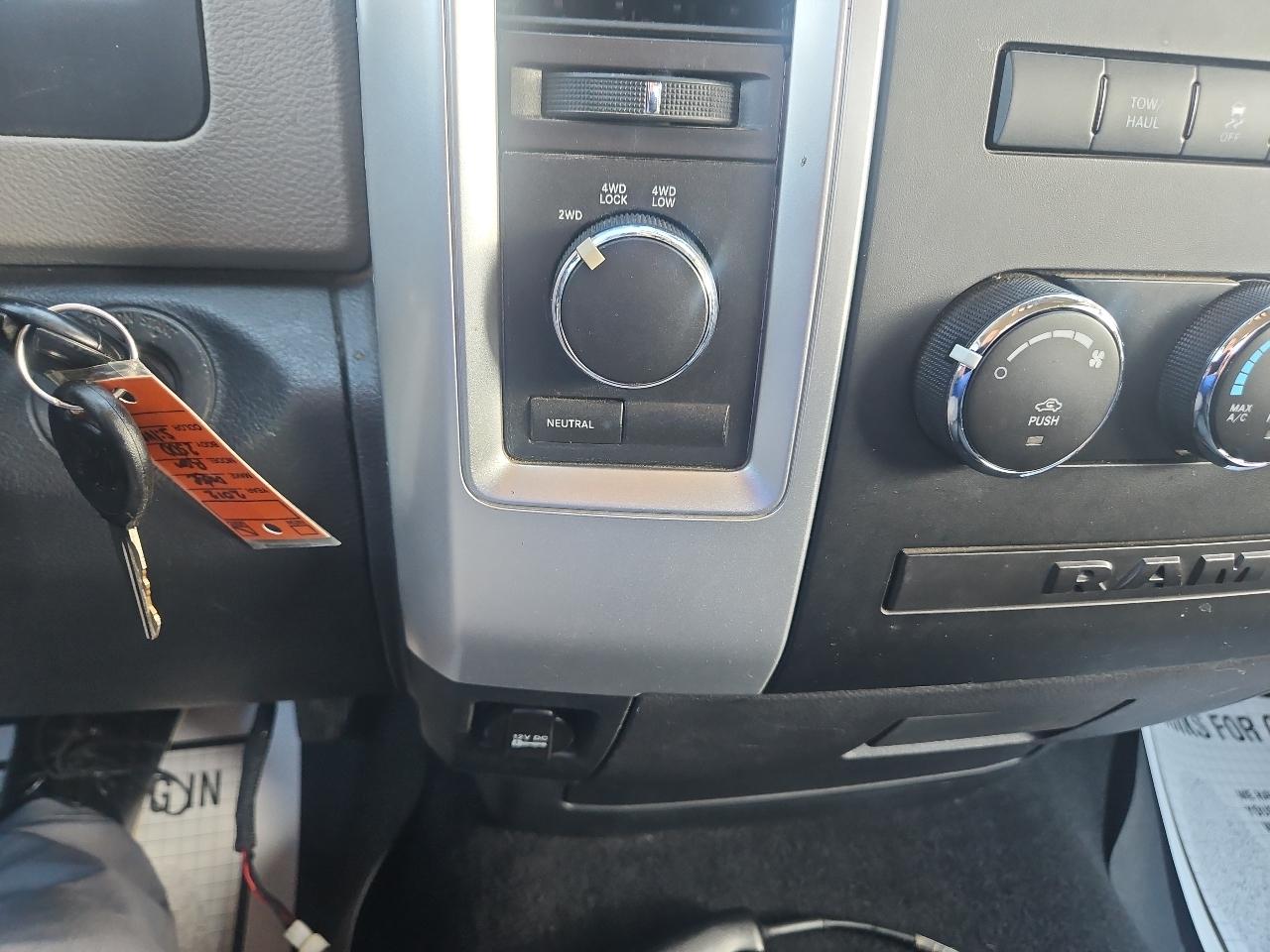 RAM 2500 4WD Reg Cab 140.5" SLT 2012