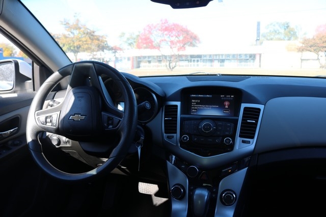 Chevrolet Cruze Limited 4dr Sdn Auto LT w/1LT 2016 Chevrolet Cruze Limited 4dr Sdn Auto LT w/1LT 2016