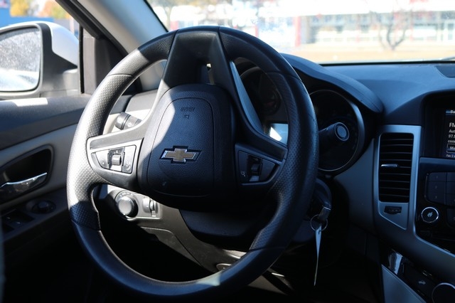 Chevrolet Cruze Limited 4dr Sdn Auto LT w/1LT 2016 Chevrolet Cruze Limited 4dr Sdn Auto LT w/1LT 2016