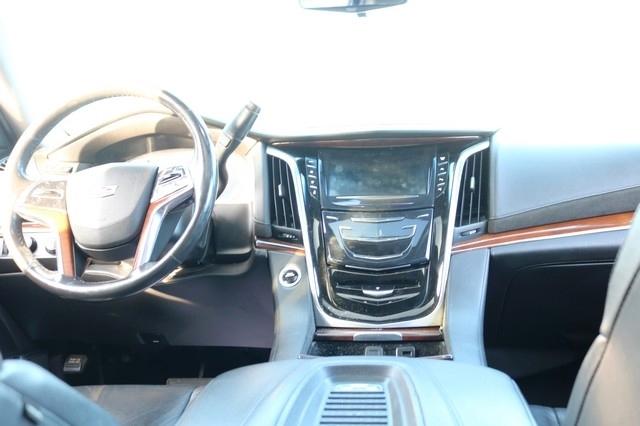 Cadillac Escalade 4WD 4dr Luxury 2019