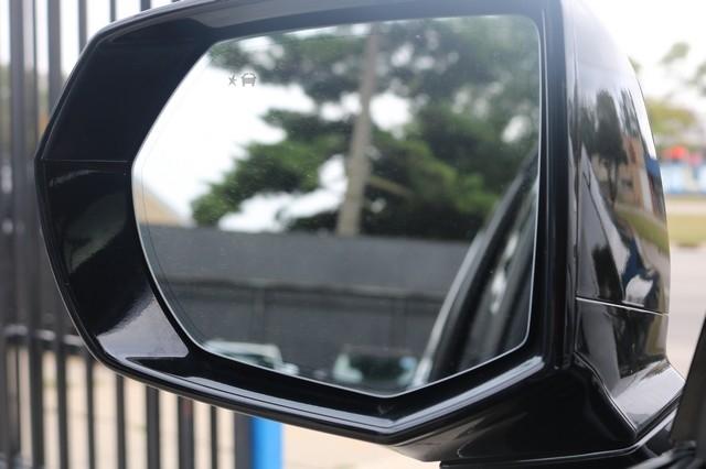 Chevrolet Suburban 4WD 4dr LT 2022