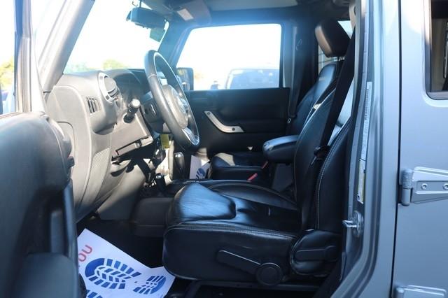 Jeep Wrangler Unlimited 4WD 4dr Sahara 2013