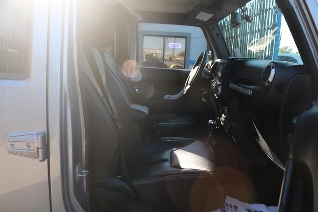 Jeep Wrangler Unlimited 4WD 4dr Sahara 2013