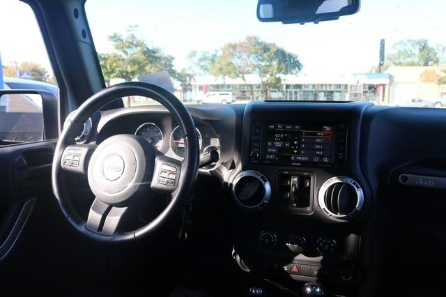 Jeep Wrangler Unlimited 4WD 4dr Sahara 2013