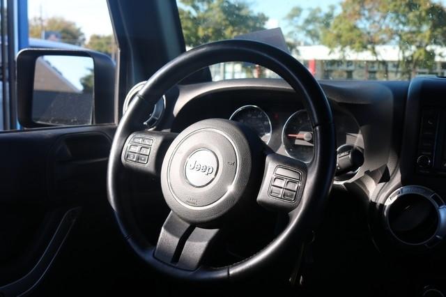 Jeep Wrangler Unlimited 4WD 4dr Sahara 2013