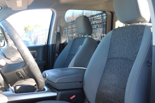 RAM 1500 Classic Lone Star 4x2 Crew Cab 5'7" Box 2019 RAM 1500 Classic Lone Star 4x2 Crew Cab 5'7" Box 2019