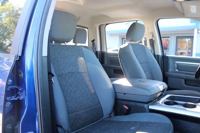 RAM 1500 Classic Lone Star 4x2 Crew Cab 5'7" Box 2019 RAM 1500 Classic Lone Star 4x2 Crew Cab 5'7" Box 2019