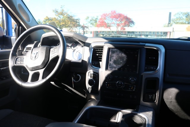 RAM 1500 Classic Lone Star 4x2 Crew Cab 5'7" Box 2019 RAM 1500 Classic Lone Star 4x2 Crew Cab 5'7" Box 2019