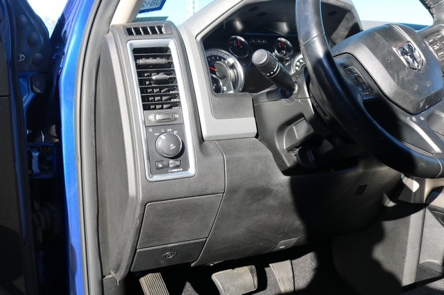 RAM 1500 Classic Lone Star 4x2 Crew Cab 5'7" Box 2019 RAM 1500 Classic Lone Star 4x2 Crew Cab 5'7" Box 2019