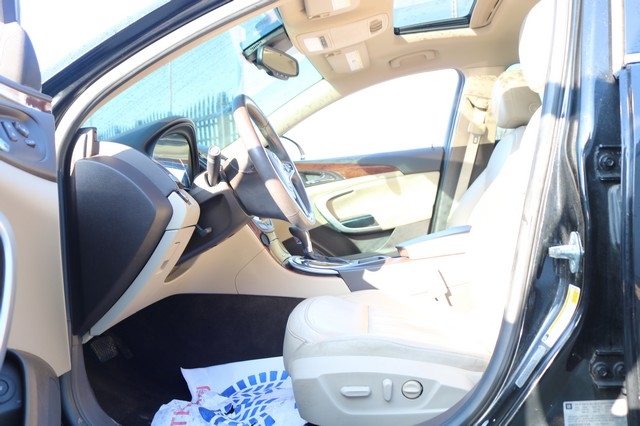 Buick Regal 4dr Sdn Sport Touring FWD 2017