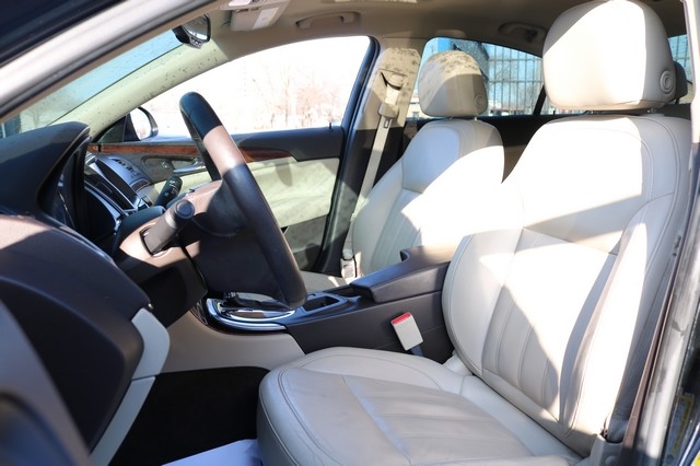 Buick Regal 4dr Sdn Sport Touring FWD 2017