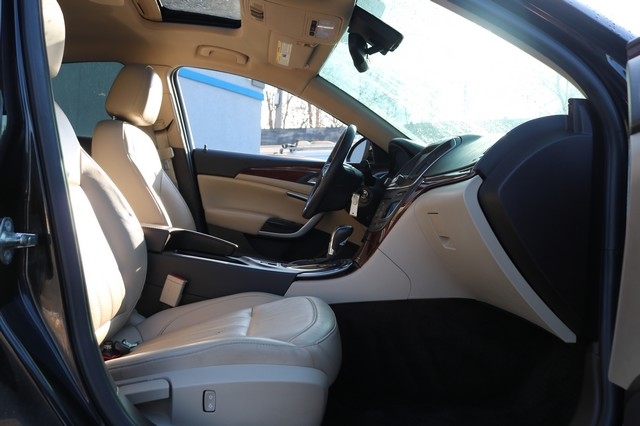 Buick Regal 4dr Sdn Sport Touring FWD 2017