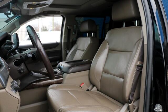 Chevrolet Suburban 4WD 4dr 1500 LT 2017