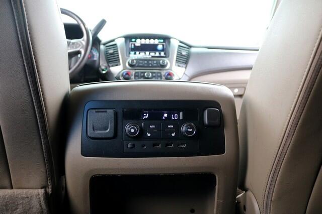 Chevrolet Suburban 4WD 4dr 1500 LT 2017