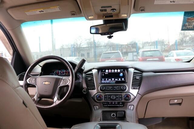 Chevrolet Suburban 4WD 4dr 1500 LT 2017