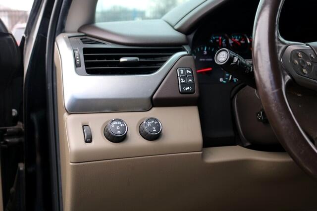 Chevrolet Suburban 4WD 4dr 1500 LT 2017