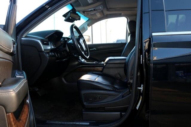 Chevrolet Suburban 4WD 4dr 1500 LT 2017