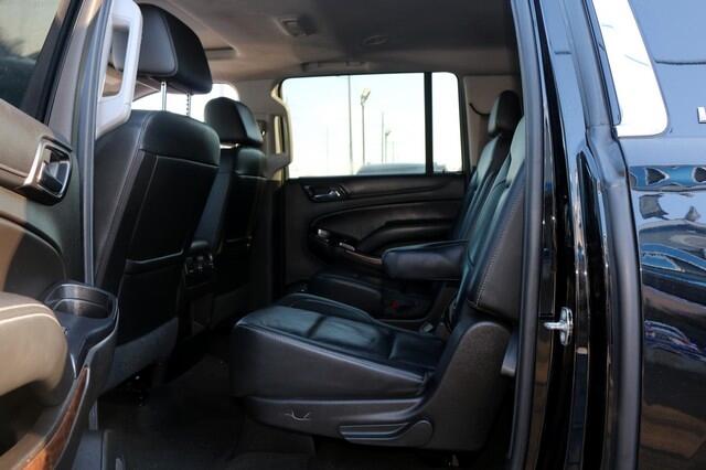 Chevrolet Suburban 4WD 4dr 1500 LT 2017