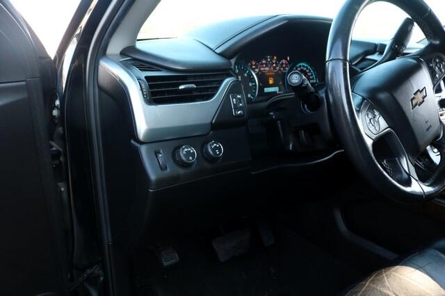 Chevrolet Suburban 4WD 4dr 1500 LT 2017