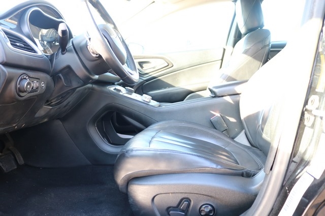 Chrysler 200 4dr Sdn C FWD 2015