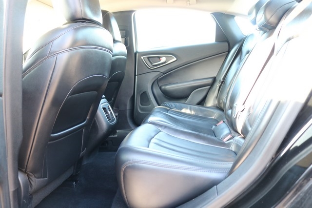 Chrysler 200 4dr Sdn C FWD 2015