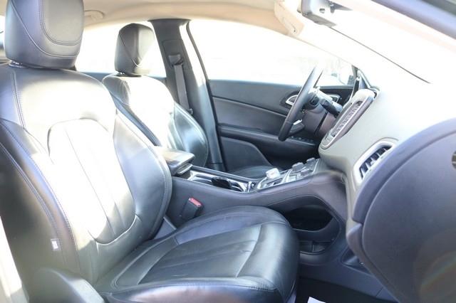 Chrysler 200 4dr Sdn C FWD 2015