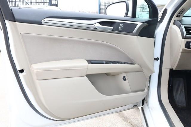 Ford Fusion Hybrid SE FWD 2019