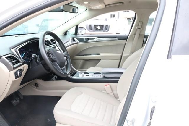 Ford Fusion Hybrid SE FWD 2019