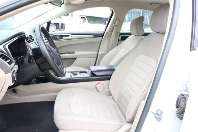 Ford Fusion Hybrid SE FWD 2019