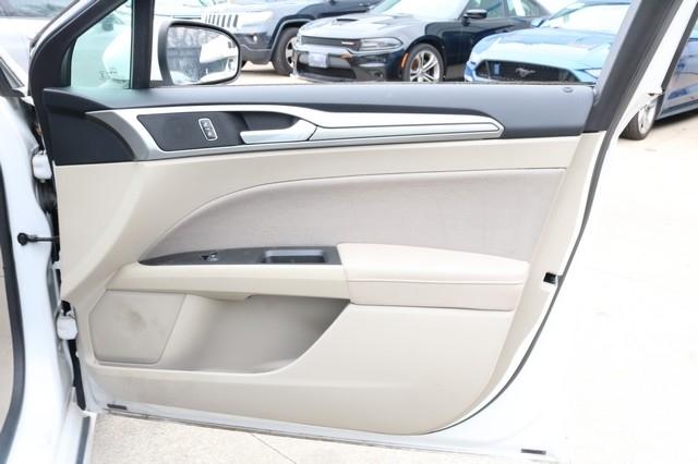 Ford Fusion Hybrid SE FWD 2019