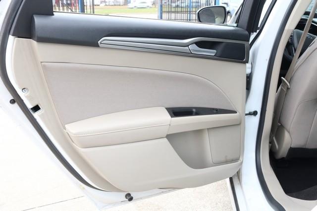 Ford Fusion Hybrid SE FWD 2019