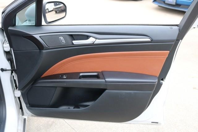 Ford Fusion Hybrid Titanium FWD 2019