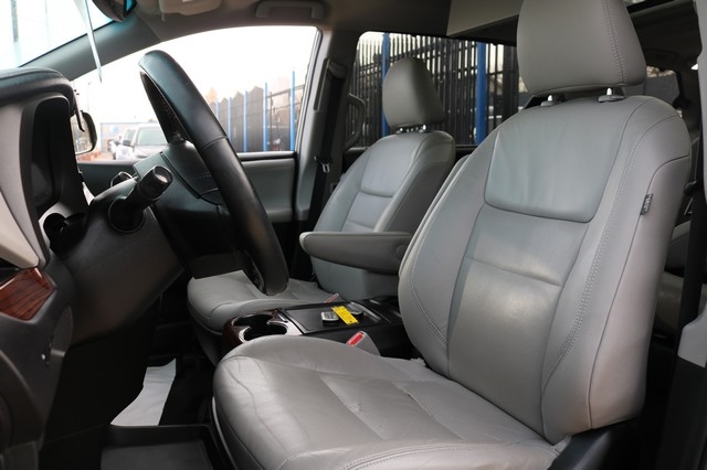 Toyota Sienna 5dr 7-Pass Van XLE Premium AWD (Natl) 2015