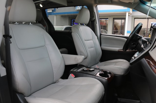 Toyota Sienna 5dr 7-Pass Van XLE Premium AWD (Natl) 2015