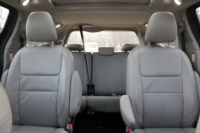 Toyota Sienna 5dr 7-Pass Van XLE Premium AWD (Natl) 2015