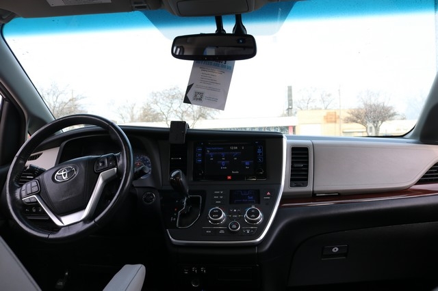 Toyota Sienna 5dr 7-Pass Van XLE Premium AWD (Natl) 2015