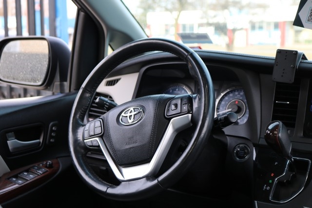 Toyota Sienna 5dr 7-Pass Van XLE Premium AWD (Natl) 2015