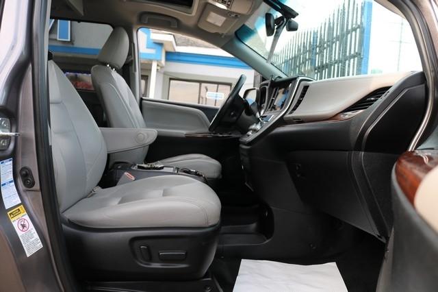 Toyota Sienna 5dr 7-Pass Van Ltd AWD (Natl) 2015