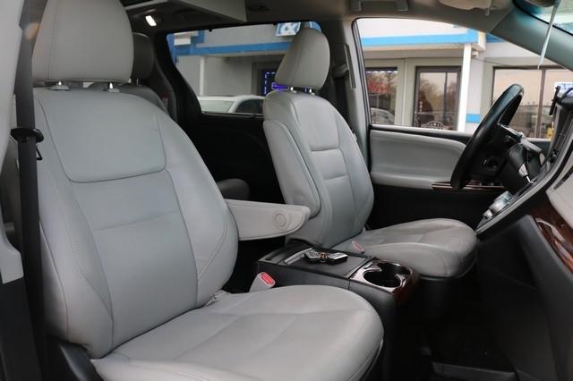 Toyota Sienna 5dr 7-Pass Van Ltd AWD (Natl) 2015