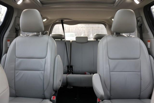 Toyota Sienna 5dr 7-Pass Van Ltd AWD (Natl) 2015