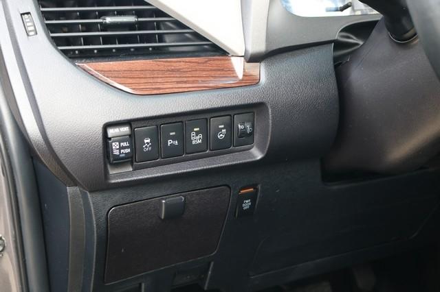 Toyota Sienna 5dr 7-Pass Van Ltd AWD (Natl) 2015