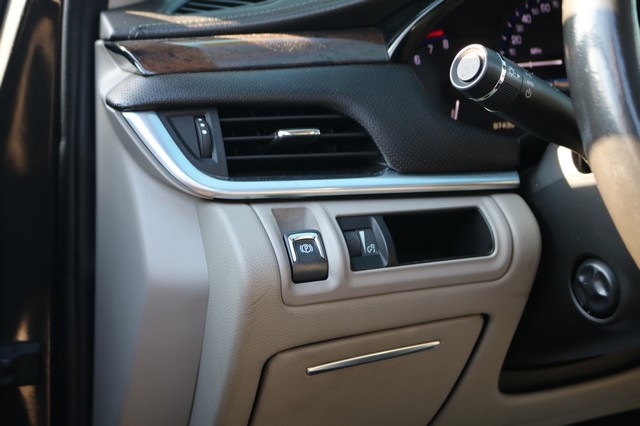 Cadillac XTS 4dr Sdn Luxury AWD 2013