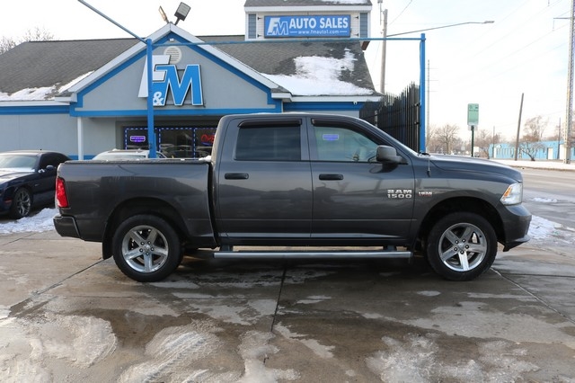 RAM 1500 4WD Crew Cab 140.5" Express 2015