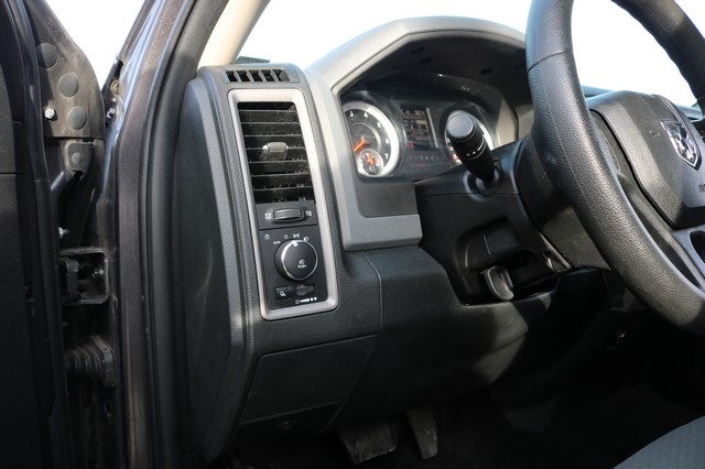 RAM 1500 4WD Crew Cab 140.5" Express 2015