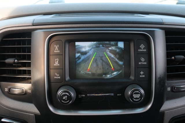 RAM 1500 4WD Crew Cab 140.5" Express 2015