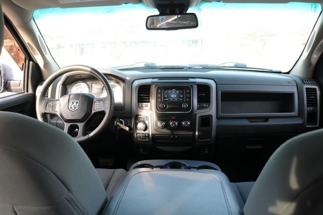 RAM 1500 4WD Crew Cab 140.5" Express 2015