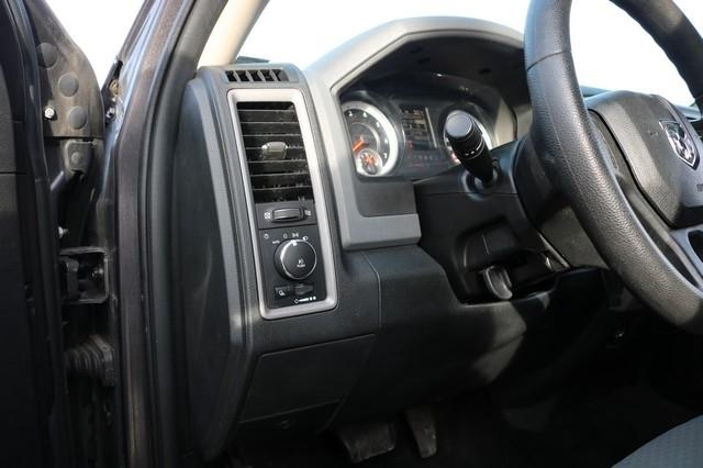 RAM 1500 4WD Crew Cab 140.5" Express 2015